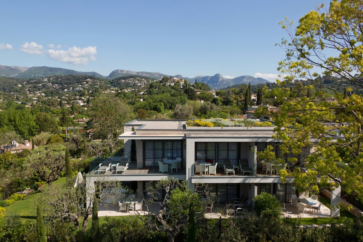 vue-sur-une-bastide-du-domaine-du-mas-de-pierre-saint-paul-de-vence.jpg