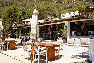 Elements Beach Club, San Miguel terrace