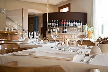 Interior of restaurant La Placeta