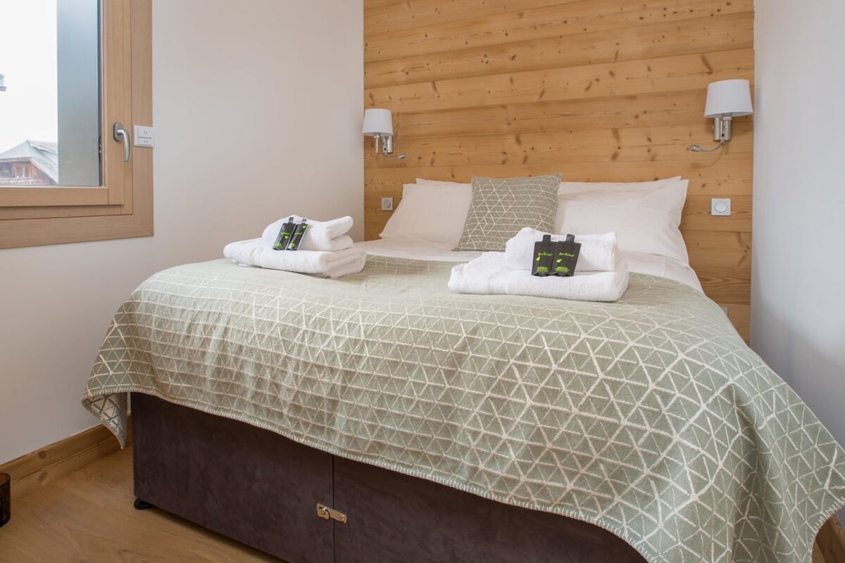 Le Hibou Chalet, Morzine double bedroom