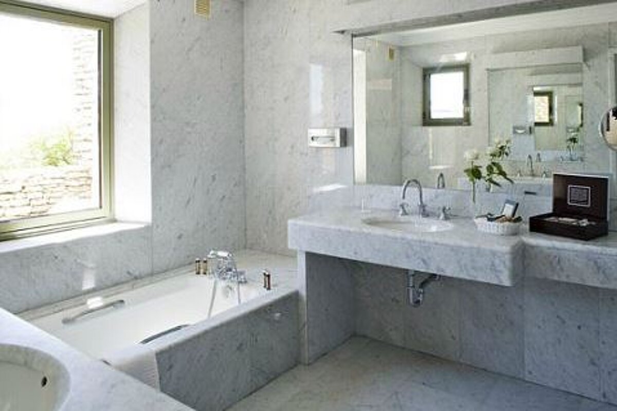 Les Bories Hotel & Spa, Gordes bathroom