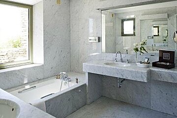 Les Bories Hotel & Spa, Gordes bathroom