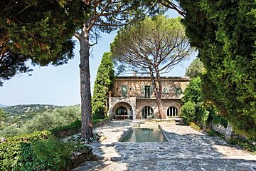 an image of pablo picasso's villa in mougins