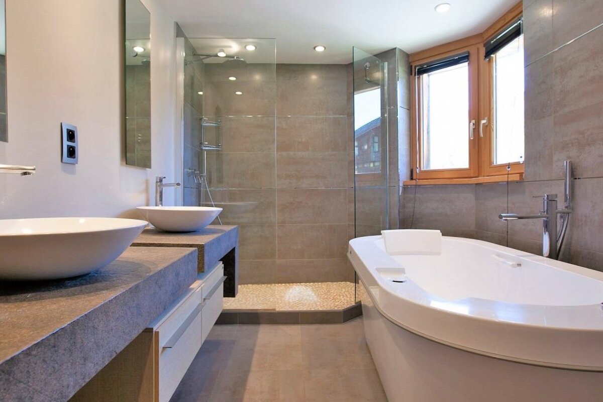 Centrale Locative Rental Agents, Avoriaz bathroom