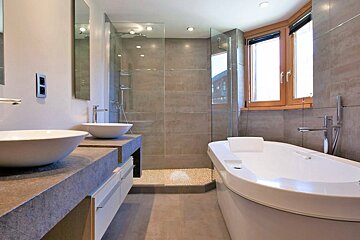 Centrale Locative Rental Agents, Avoriaz bathroom