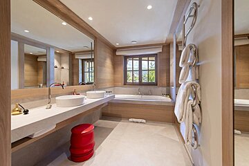 A bathroom with two sinks and a bathtub