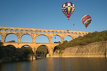 Hot air balloon festival at the Pont du Gard, Nimes