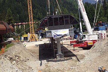 Plan Joran lift being built