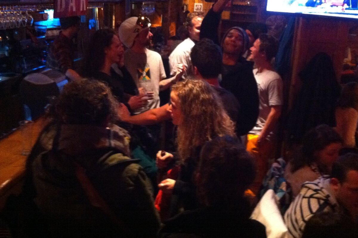 A crowded bar / restaurant in les arcs