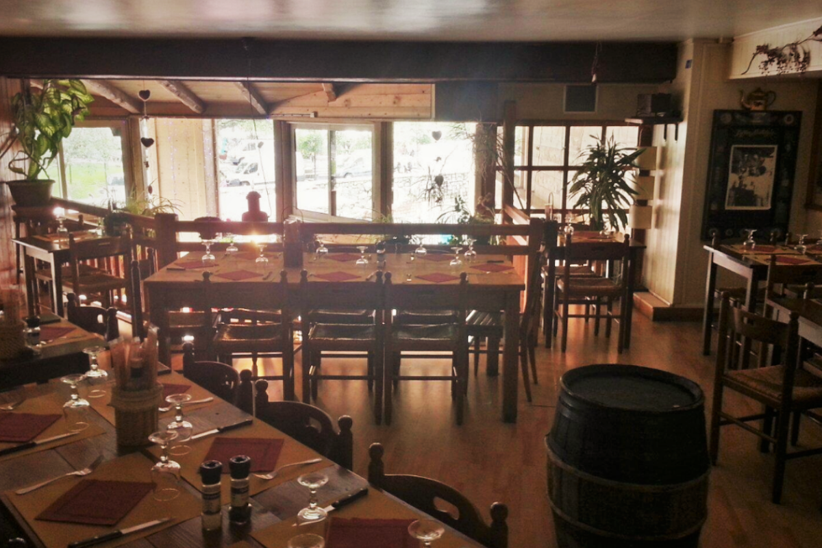Neapolis Restaurant, Chamonix interior