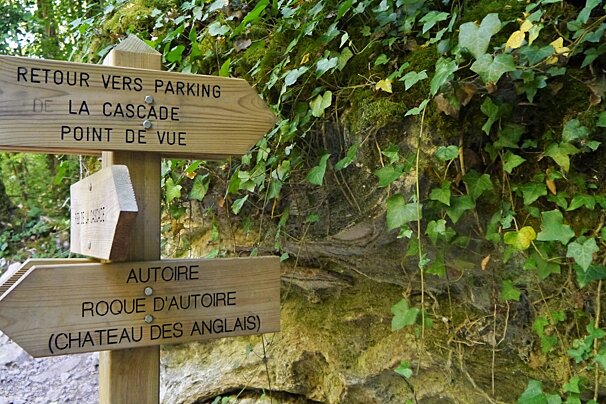 signpost on cirque d'Autoire walking trail