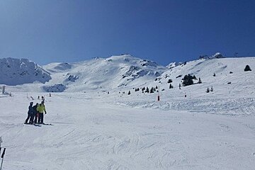 hardly anyone skiing
