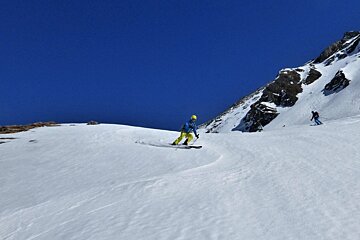 skiers off piste