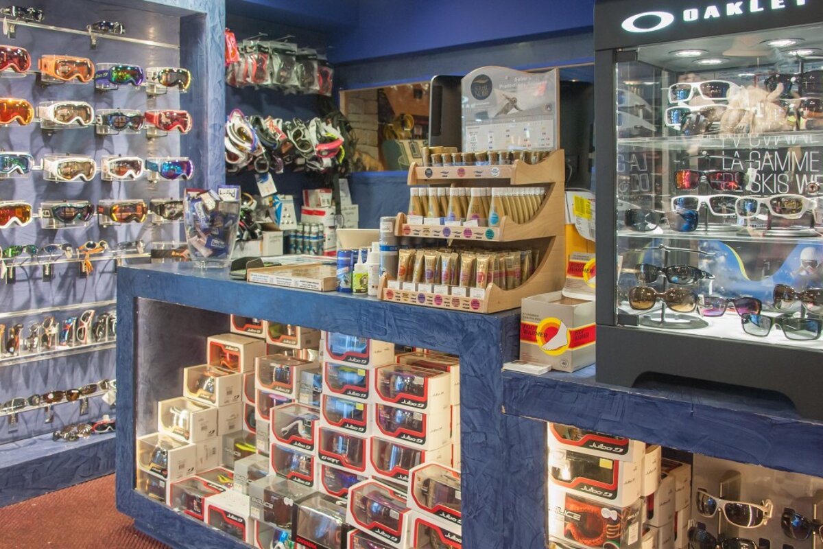 Skimium - Lac & Montagne Sports Ski Hire, Montriond shop interior
