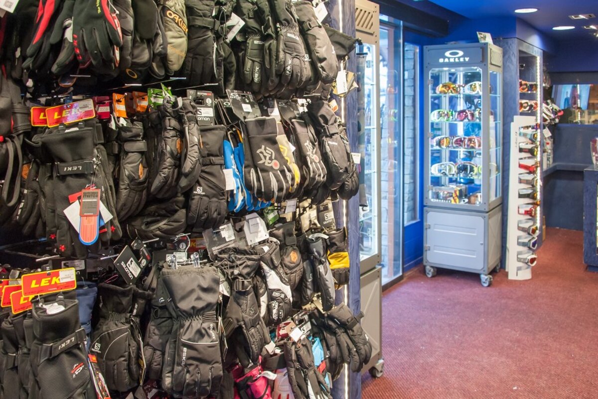 Skimium - Lac & Montagne Sports Ski Hire, Montriond shop interior