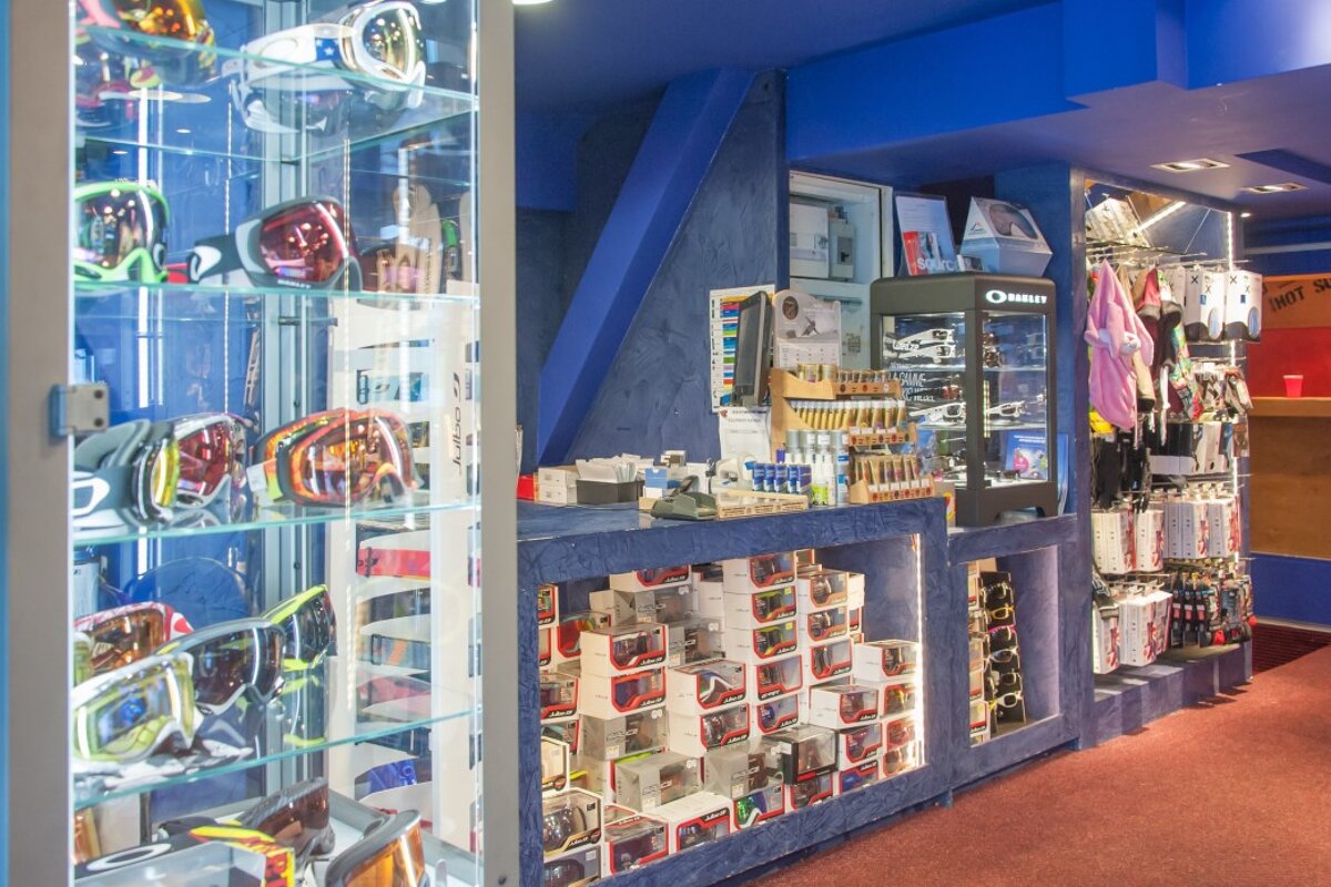 Skimium - Lac & Montagne Sports Ski Hire, Montriond shop interior