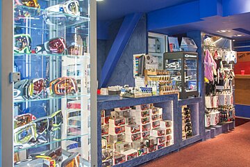 Skimium - Lac & Montagne Sports Ski Hire, Montriond shop interior