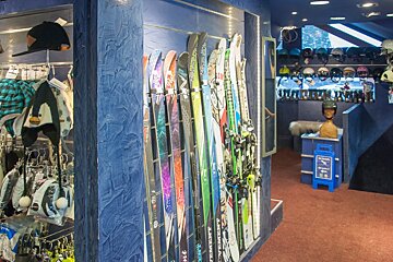 Skimium - Lac & Montagne Sports Ski Hire, Montriond shop interior