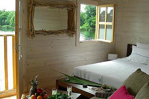 Venise d'Astacus, Bordeaux Area double bedroom