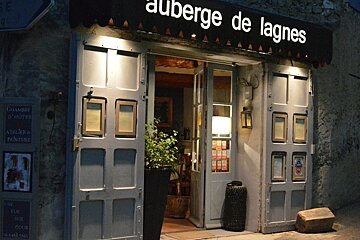 Auberge de Lagnes Restaurant, Lagnes exterior
