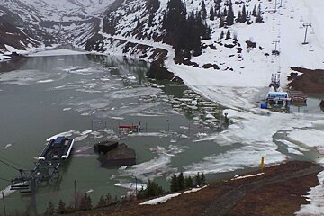 2 flooded chairlifts in Avoriaz