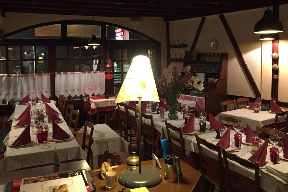 La Petite Taverne Restaurant, Alpe d'Huez interior