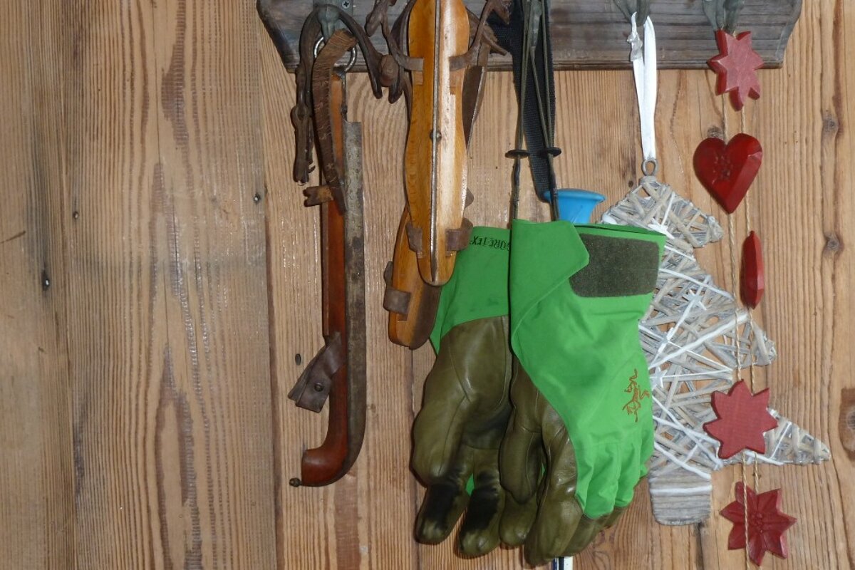 Plenty of space to hang up those gloves