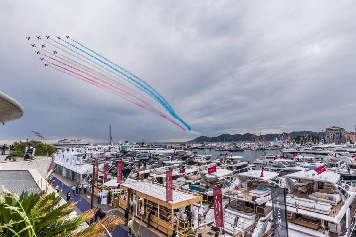 The Red Arrows fly above the Cannes Yachting Festival