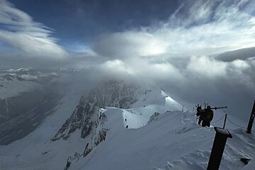 Top of Aigulle du Midilooking over the valley blanche in Chamonix