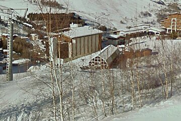 Deux Alpes Lift Pass Office, Village 1800