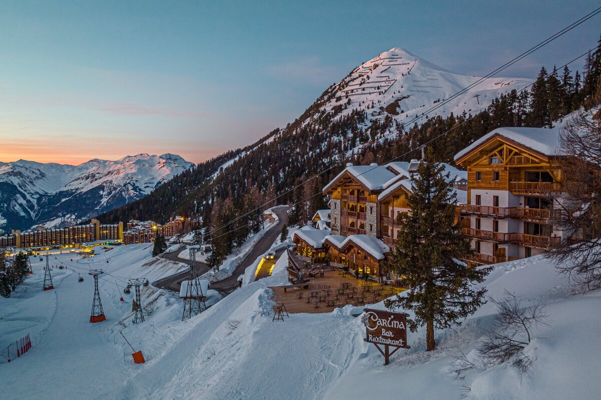 A snowy landscape with a sign that says salona bar restaurant