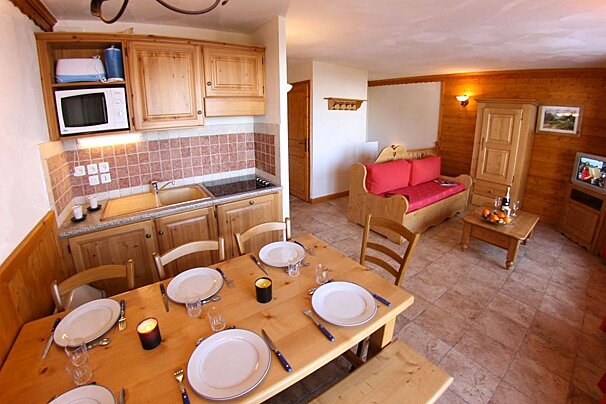 Les Arolles 4-6 Person Apartment, Les Arcs 2000 living-room