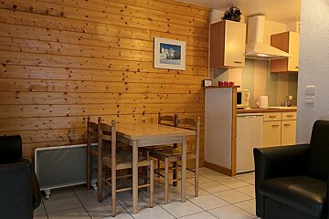 Les Prodains Apartment, near Avoriaz dining room 