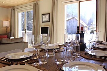 Prugar Chalet, Morzine Centre dining room