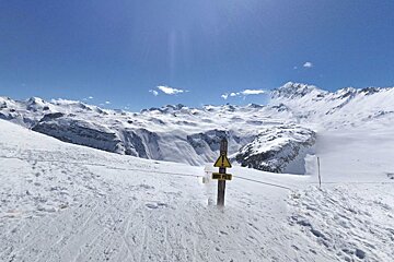 off piste barrier in val disere