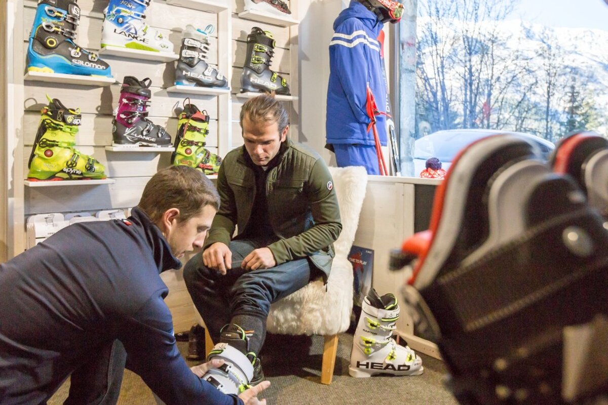 Skimium - Sports 1600 Ski Hire, Meribel - 1600 shop interior
