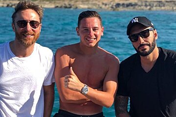 Stars wave goodbye to July in Ibiza