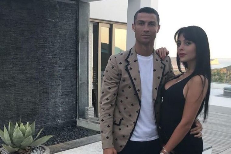 Stars wave goodbye to July in Ibiza