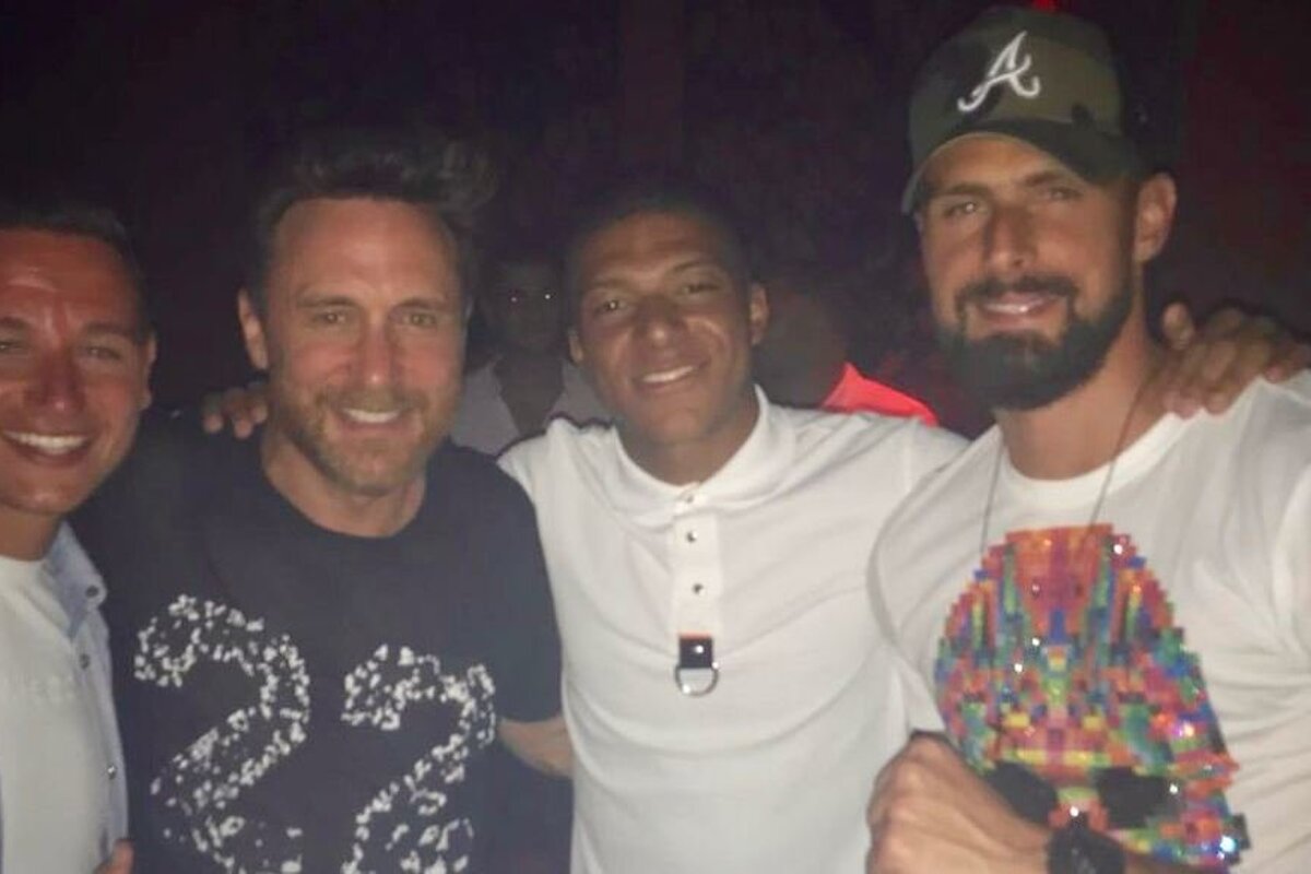 Stars wave goodbye to July in Ibiza