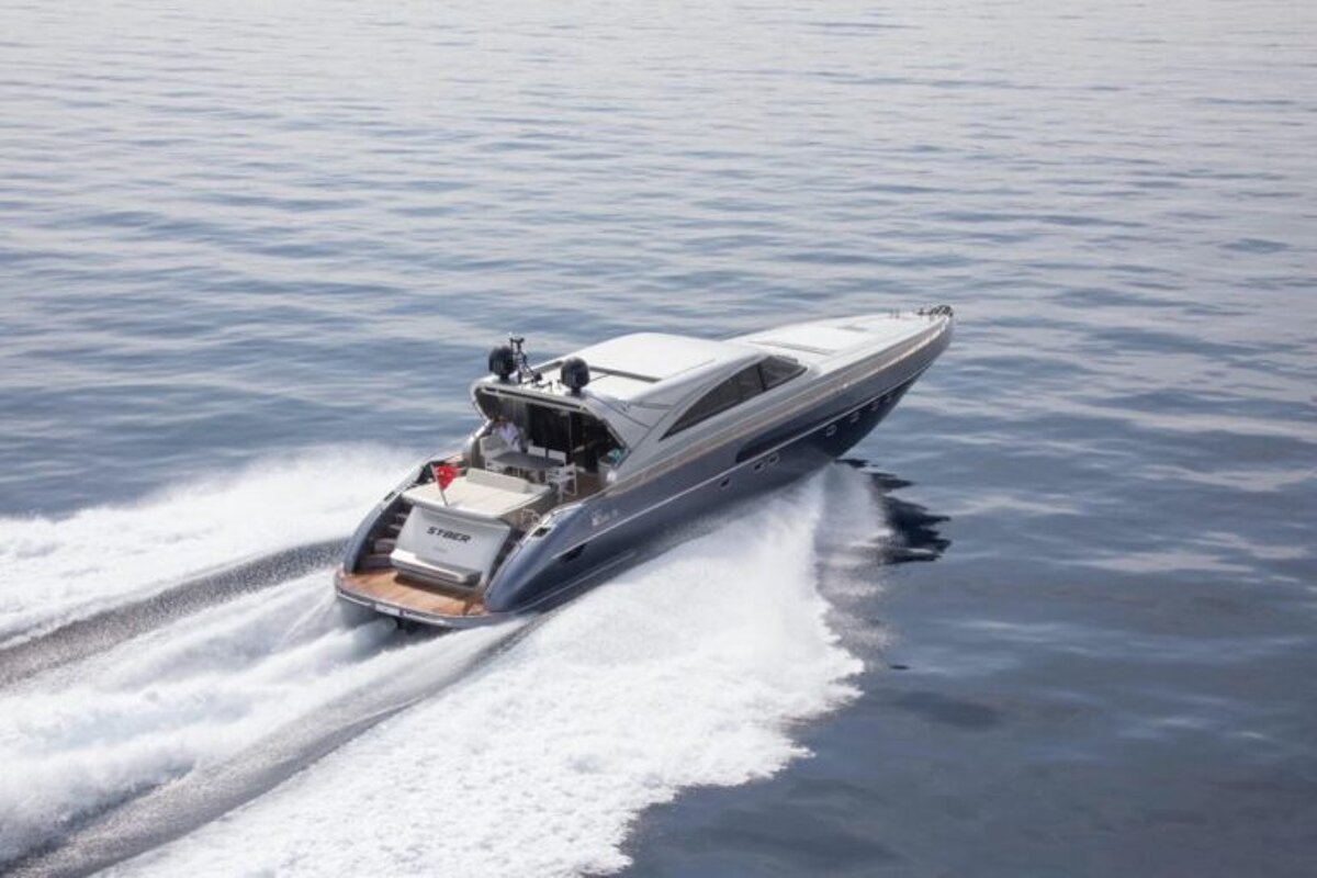 A boat with the name syner on the back