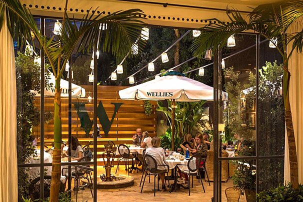 Wellies Restaurant Courtyard