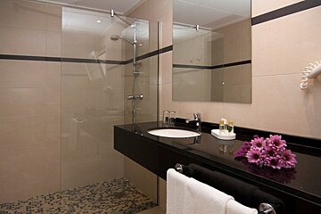 Hoposa Montelin Apartments, Puerto Pollenca bathroom