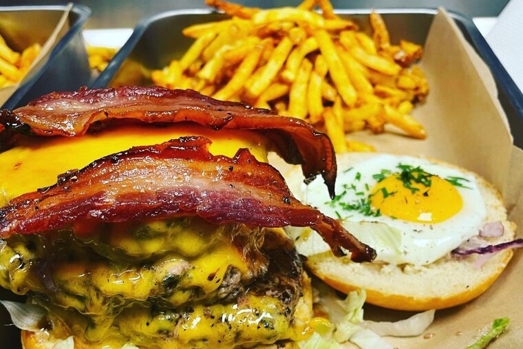 Loaded burger at Le Trappeur, Alpe d'Huez
