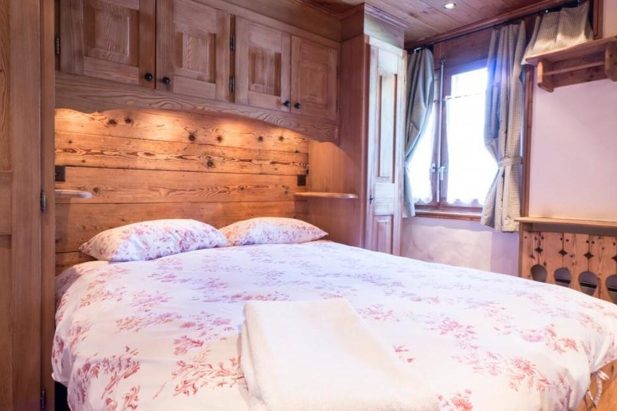 Orchis 122 Apartment, Verbier - Centre double bedroom