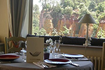 David, Roussillon interior