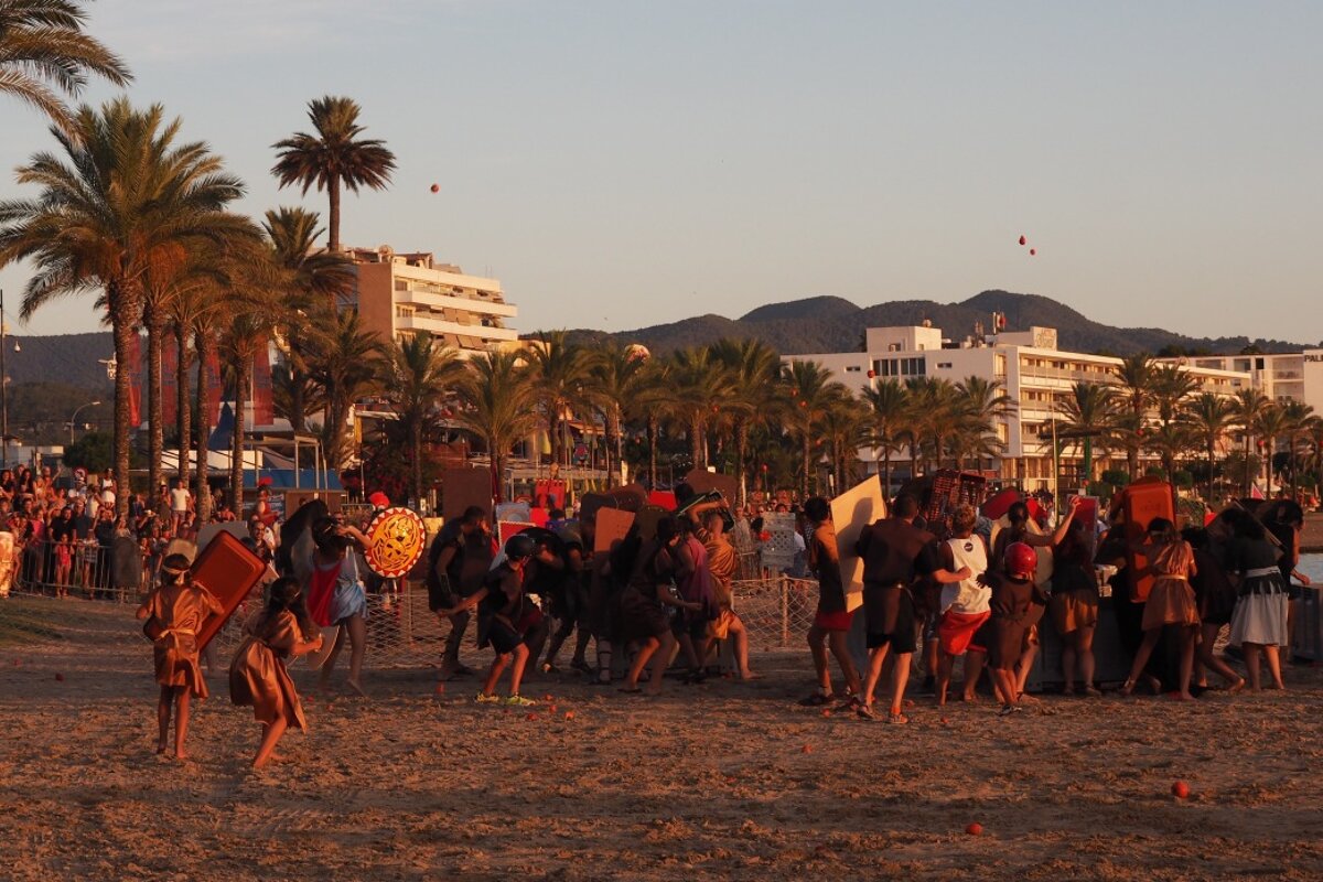 Romans vs Carthaginians Tomato Fight