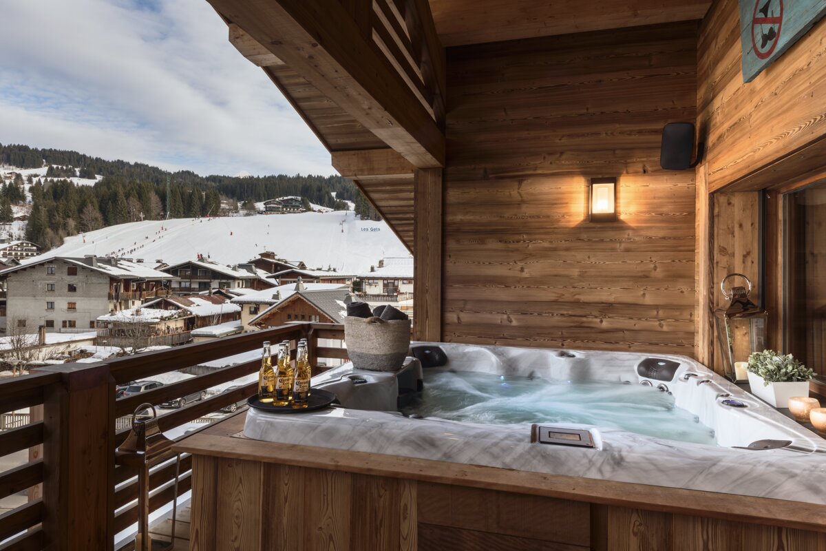 A hot tub on a balcony with a sign that says open on it