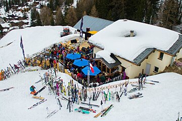 a bar in la plagne