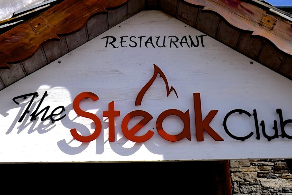 sign saying the steak house