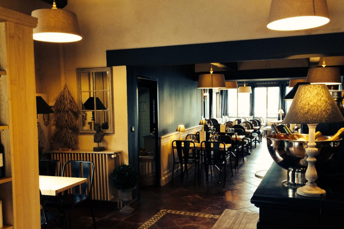 La Reine Jeanne Restaurant, Les Baux interior